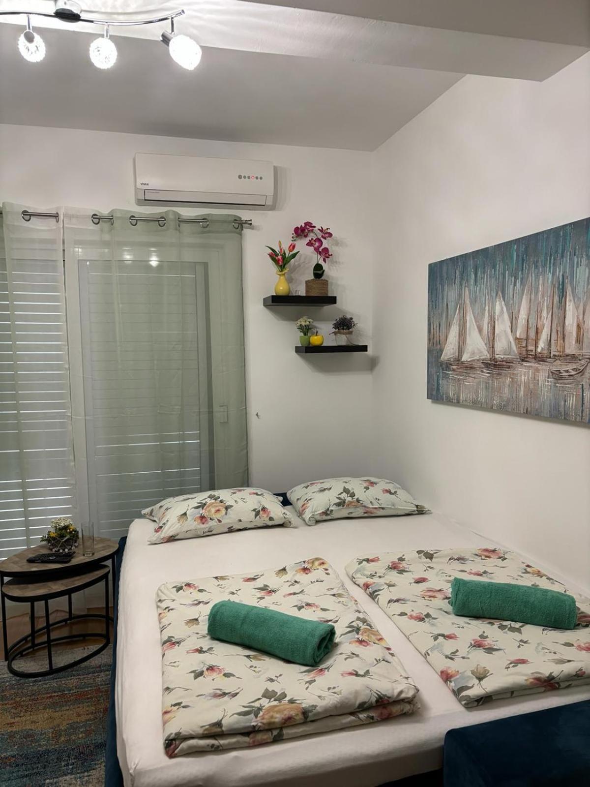 Apartment Eny Baška Voda Oda fotoğraf